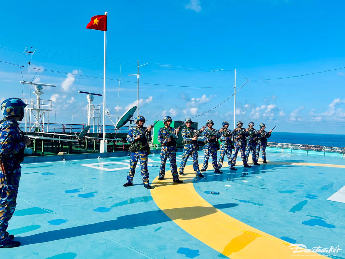 1. Duy trì công tác huấn luyện, sẵn sàng chiến đấu cao trên các nhà giàn DK1 (1)