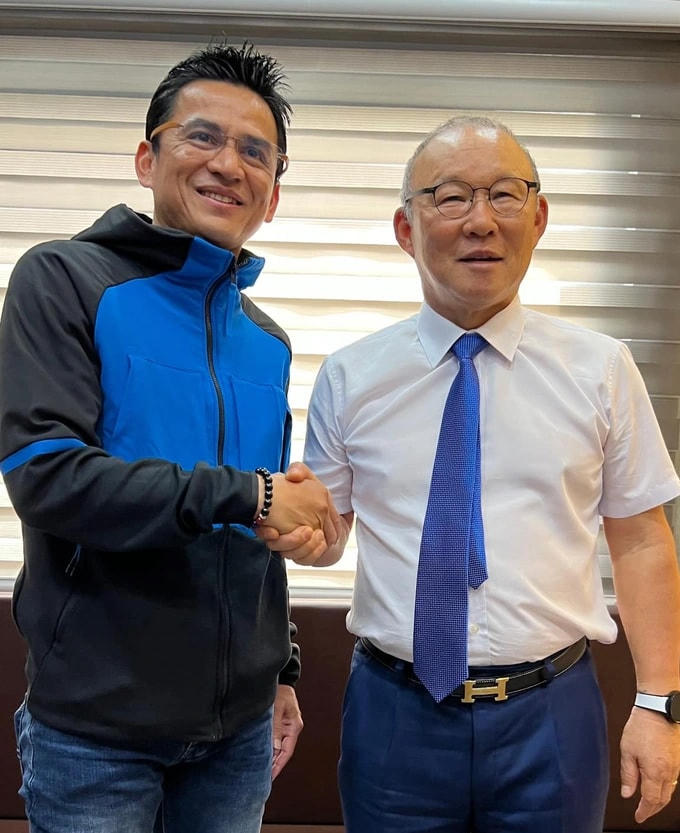 HLV Park Hang Seo và Kiatisuk.