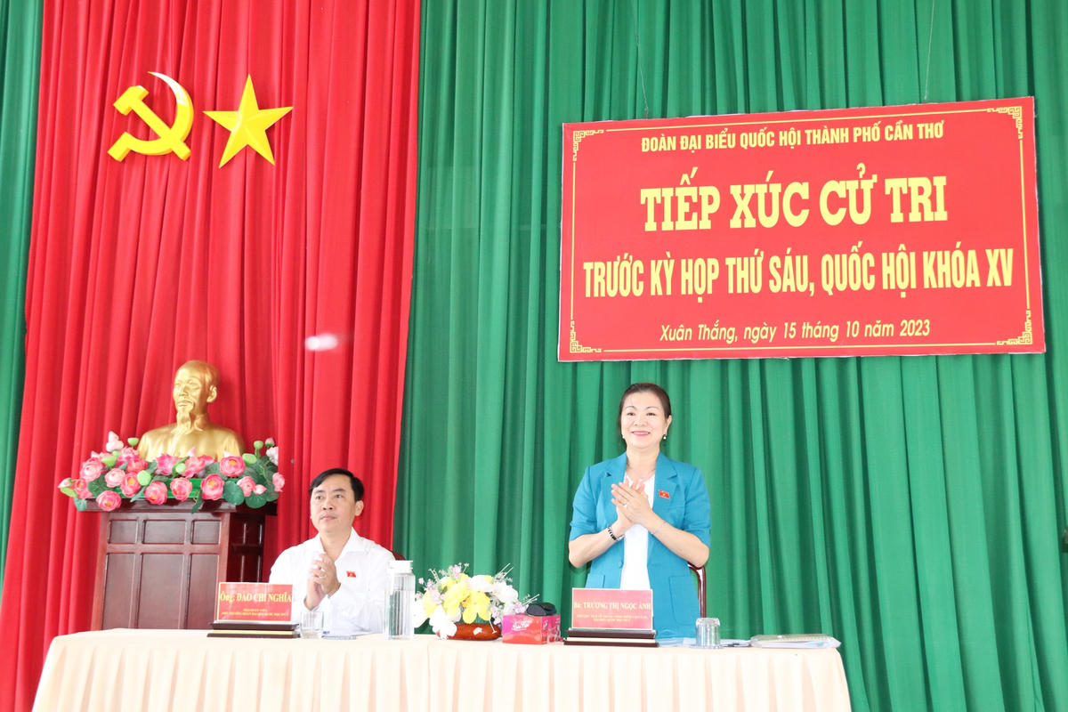 Phó Chủ tịch Trương Thị Ngọc Ánh tại buổi tiếp xúc cử tri.
