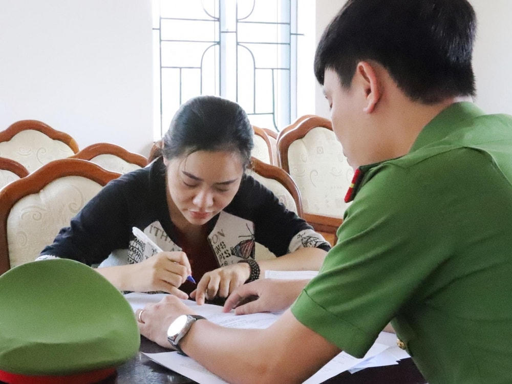 Nữ kế toán xinh đẹp Hoàng Thị Bình tại CQĐT.