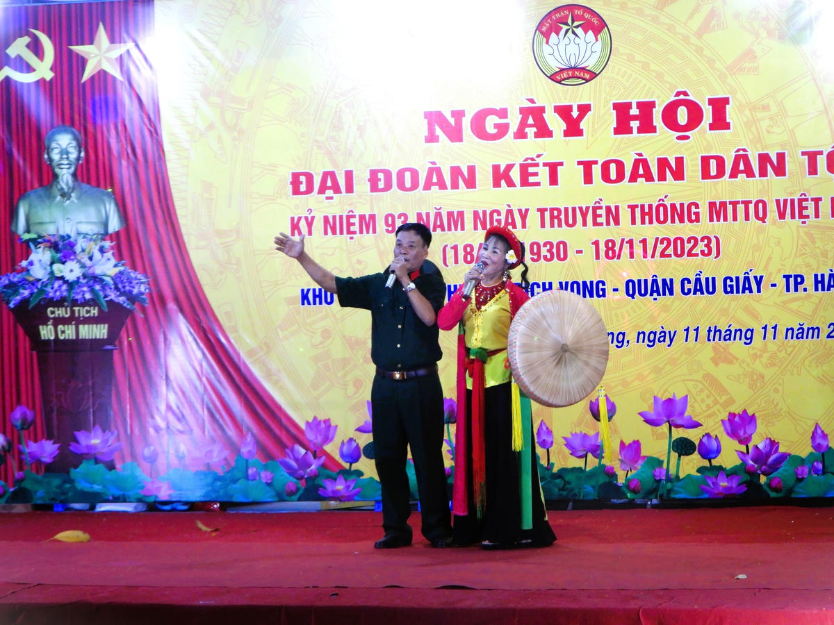 Sôi nổi Ngày hội Đại đoàn kết toàn dân tộc ở khu dân cư số 16, phường Dịch Vọng