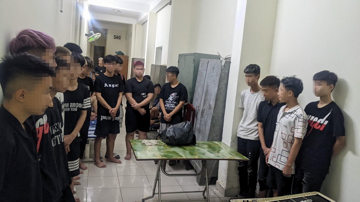 17 thanh, thiếu niên tại Công an TP Hải Phòng.