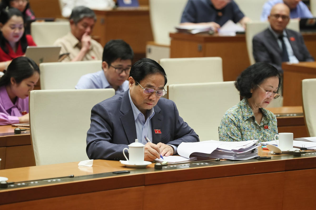 Thủ tướng Phạm Minh Chính và Thường trực Ban Bí thư Trương Thị Mai đến tham dự phiên họp (Ảnh: Quang Vinh)