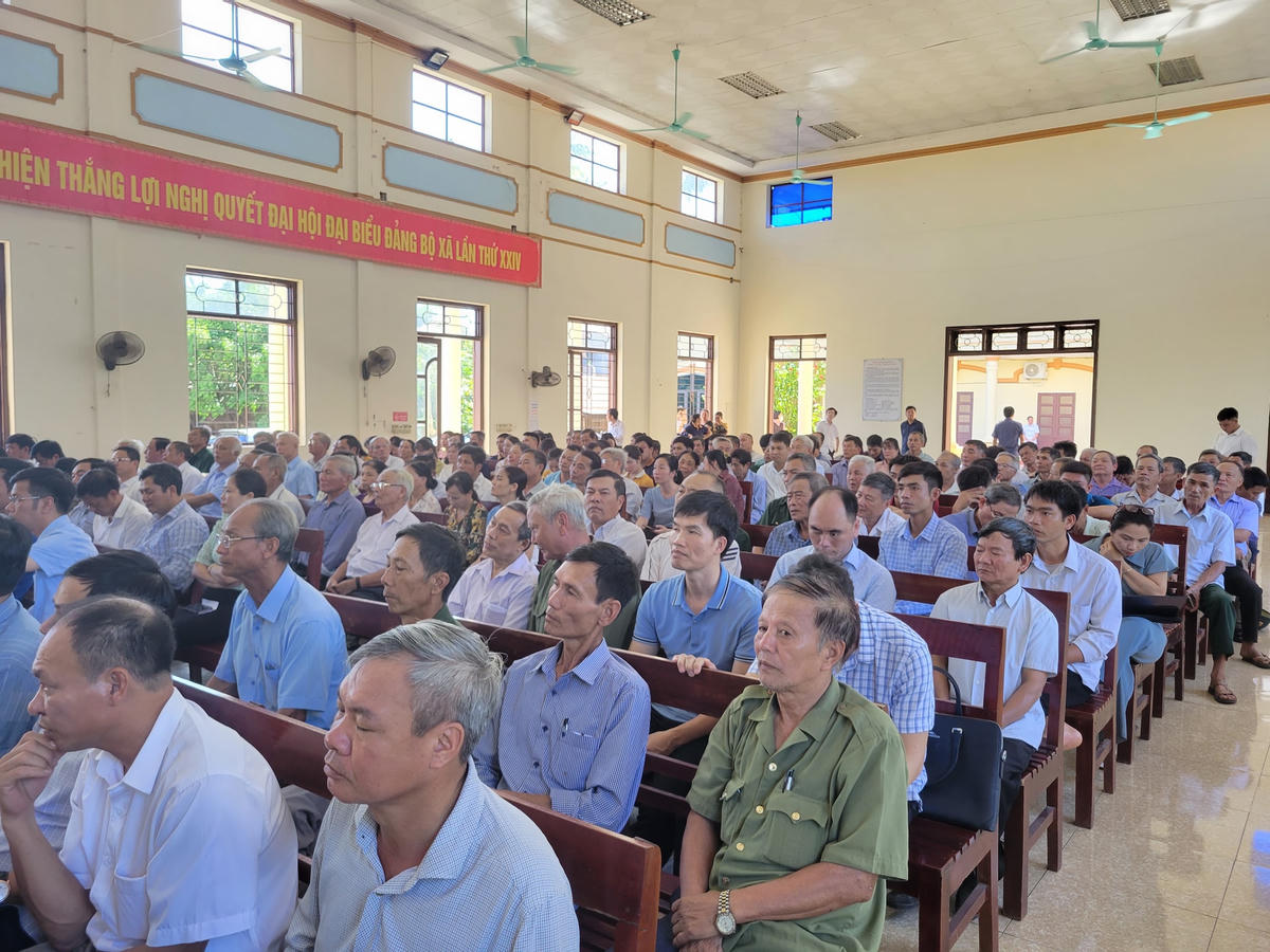 Phó Chủ tịch - Tổng Thư ký Nguyễn Thị Thu Hà tiếp xúc cử tri tại huyện Kim Sơn