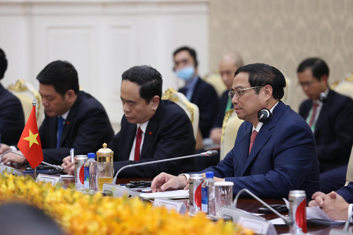 Thủ tướng Chính phủ Phạm Minh Chính chúc mừng Chính phủ và nhân dân Campuchia đã nhanh chóng kiểm soát dịch bệnh Covid-19, phục hồi kinh tế và ổn định an sinh xã hội. Ảnh: VGP/Nhật Bắc.