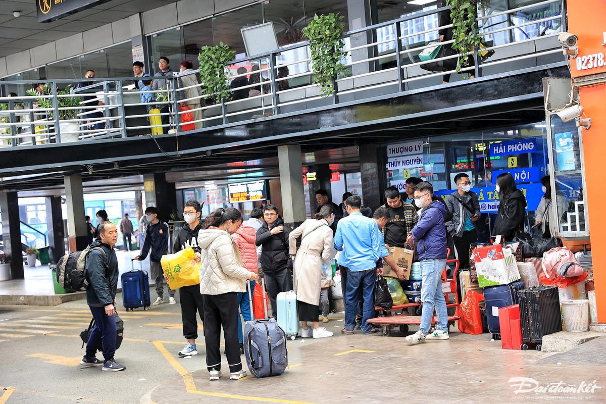 W_ben_xe_dong_duc-le-khanh13.jpg