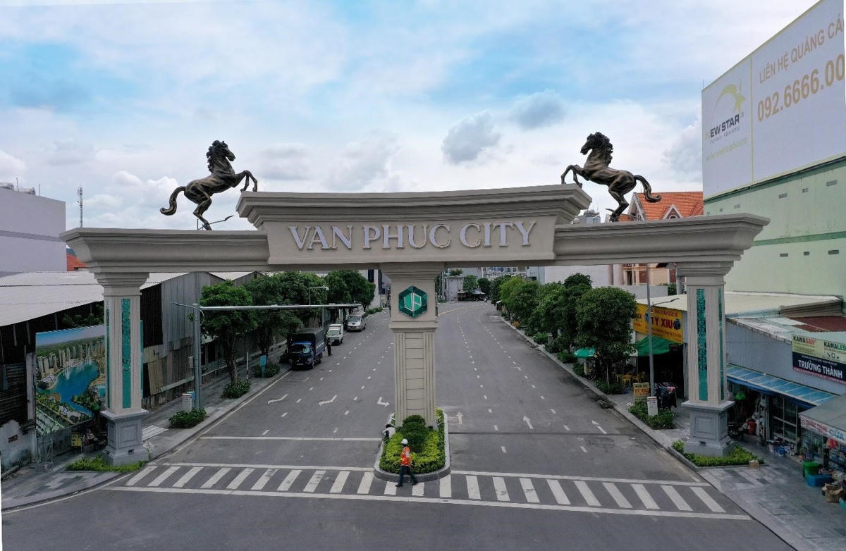 Cùng với đường Nguyễn Thị Nhung, đường Đinh Thị Thi là tâm điểm kết nối Van Phuc City và các khu vực kinh tế trọng điểm lân cận. Ảnh: VP.