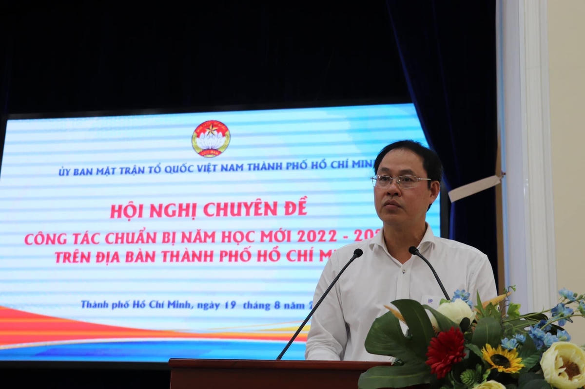 Ông Nguyễn Thành Trung - Phó Chủ tịch Thường trực Uỷ ban MTTQ Việt Nam Thành phố phát biểu tại hội nghị.