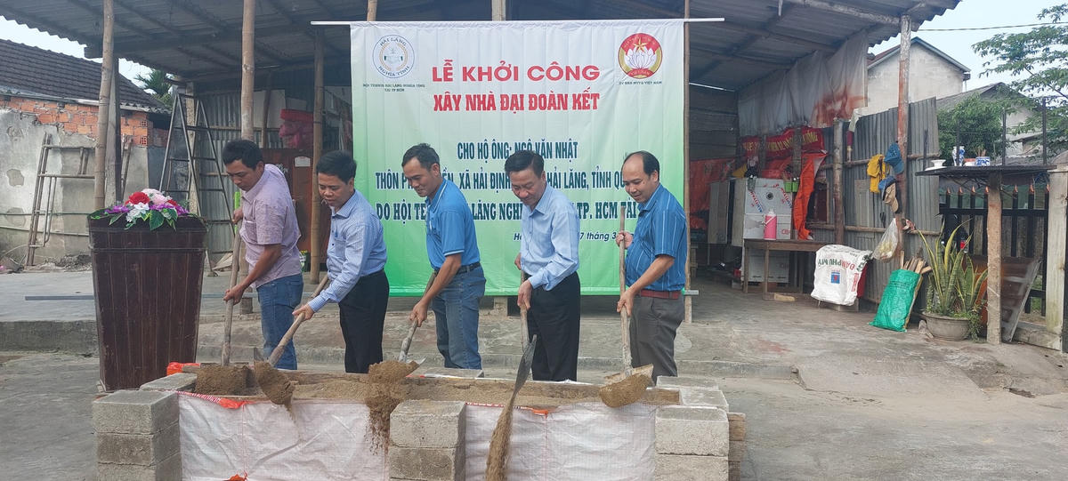 Khởi công xây dựng 4 nhà Đại đoàn kết hướng tới chào mừng 48 năm ngày giải phóng huyện Hải Lăng.