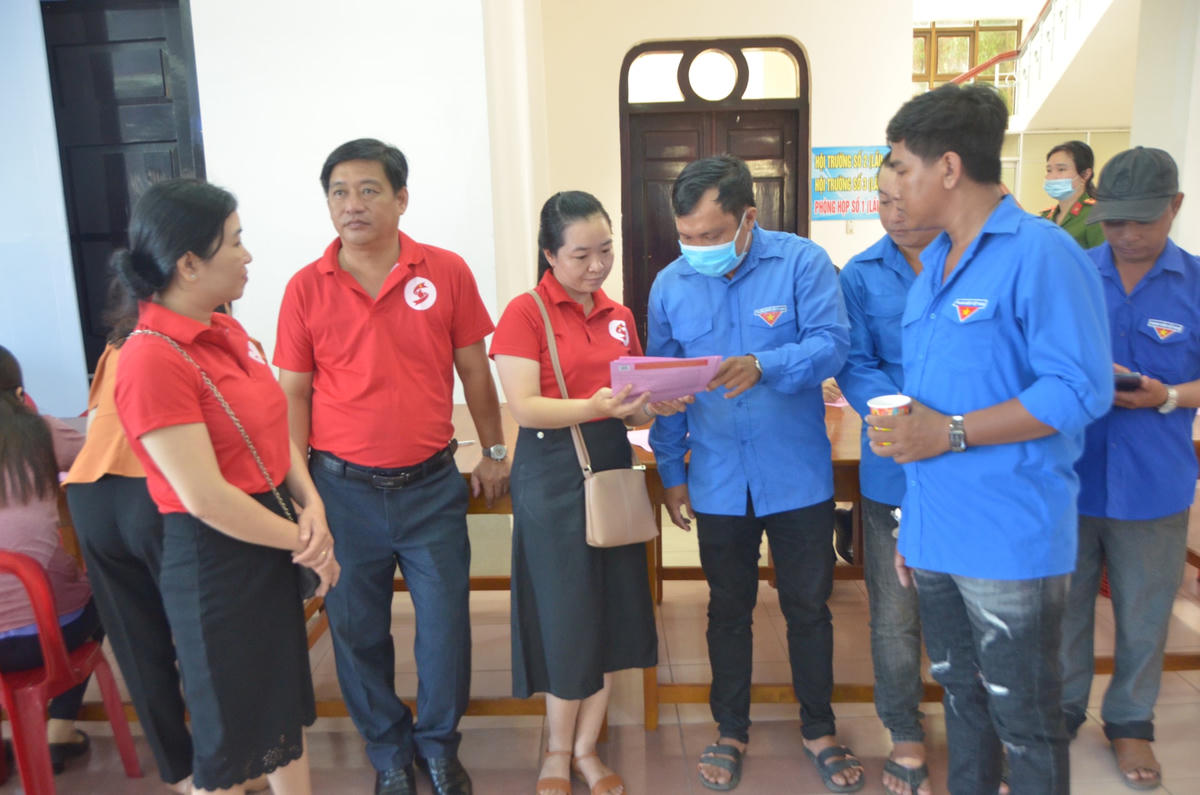 Bạc Liêu phối hợp với Viện Huyết học - Truyền máu Trung ương tuyển chọn hơn 100 tình nguyện viên là sinh viên ở các trường đại học, cao đẳng trên địa bàn tỉnh để phục vụ chương trình.