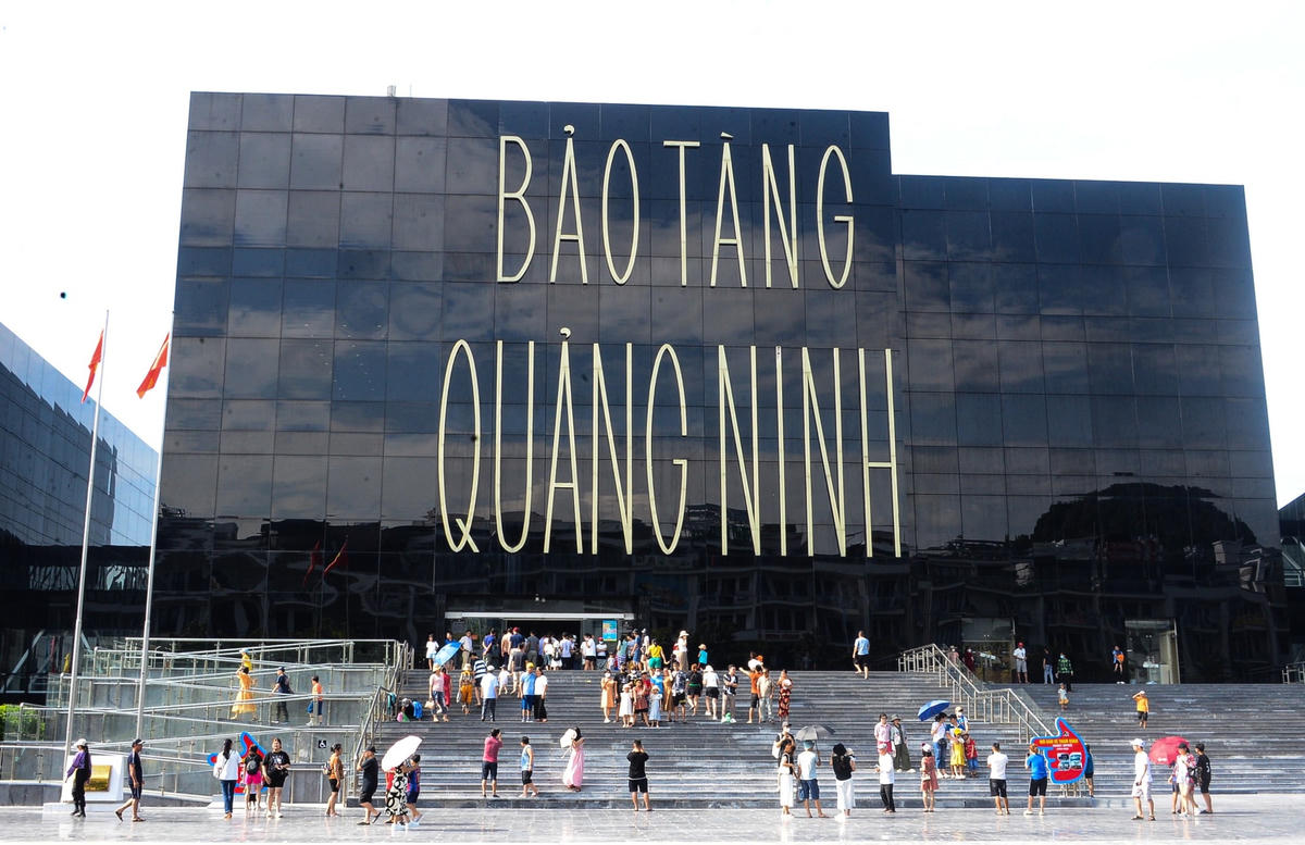 Bảo tàng Quảng Ninh cũng thu hút được đông đảo khách du lịch tới tham quan, trải nghiệm.