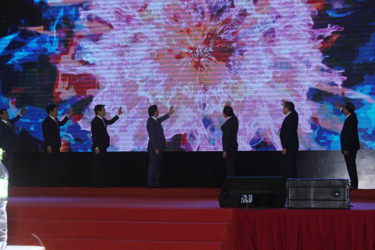 le-bam-nut-quyet-dinh-phe-duyet-quy-hoach-do-thi-moi-cam-lam-cua-thu-tuong-chinh-phu..jpg