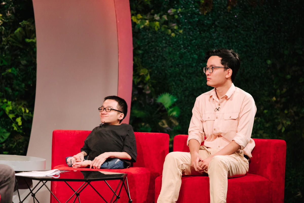 Dù khiếm khuyết nhưng nghị lực sống của Nghĩa khiến nhiều người nể phục.