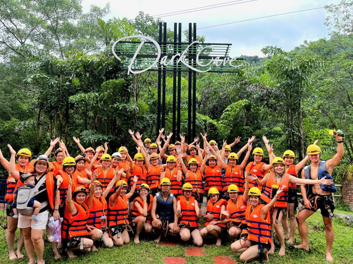 Các đoàn khách lớn, khách quốc tế chiếm tỷ lệ lớn khi đến du lịch tại Phong Nha – Kẻ Bàng.