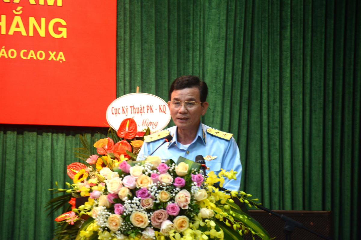 Trung tướng Trần Ngọc Quyến, Chính ủy Quân chủng Phòng không - Không quân phát biểu tại lễ khai mạc. 