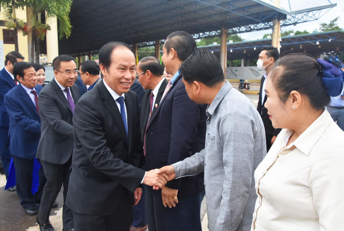 Vun đắp mối quan hệ thủy chung, trong sáng, đoàn kết đặc biệt Việt Nam - Lào