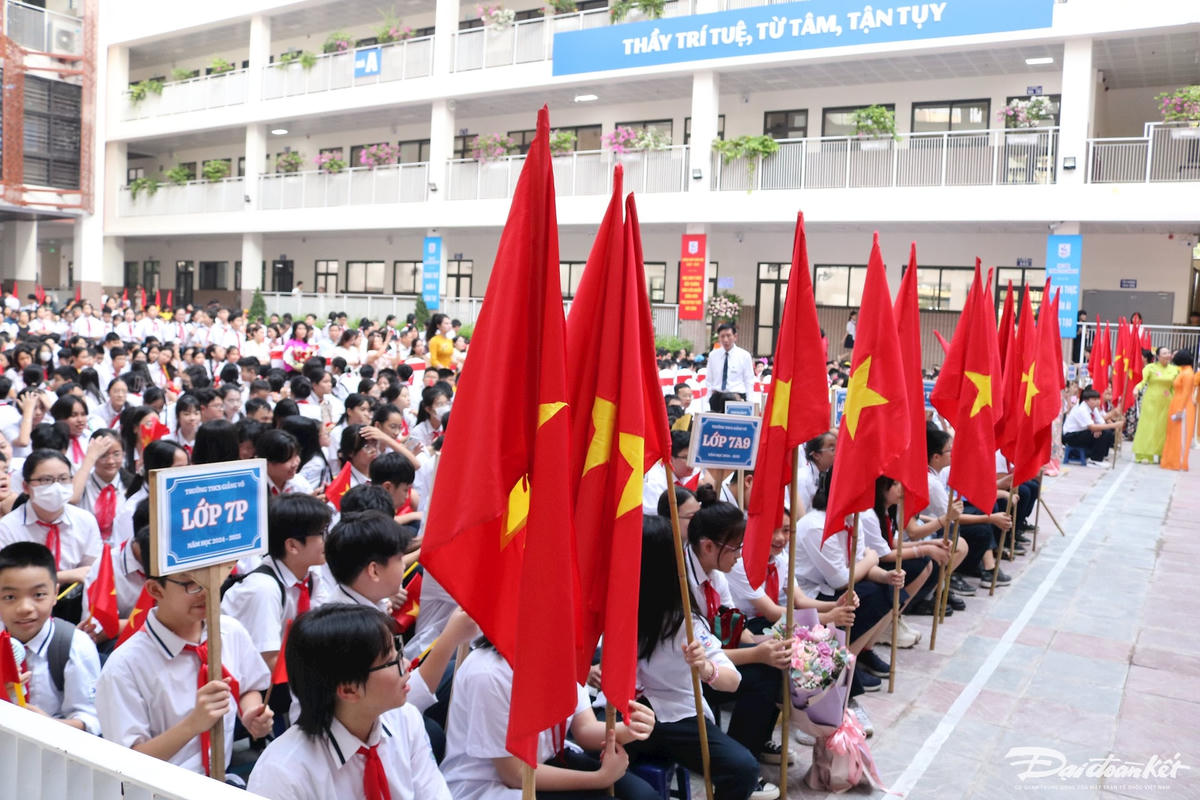 Học sinh dự lễ khai giảng năm học mới 2024-2025.