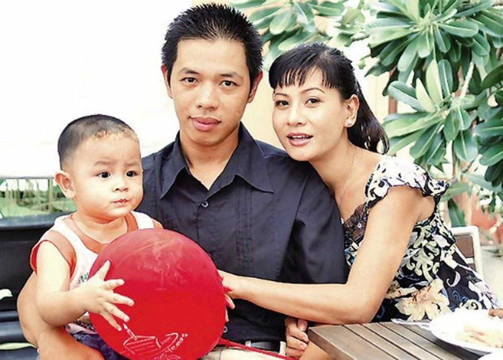 Cả 2 có với nhau 1 cậu con trai, quyết định ly hôn sau 7 ngày về chung nhà. 