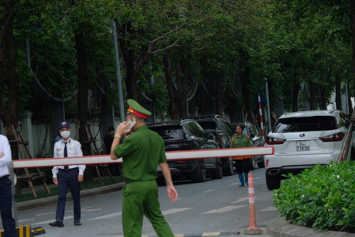 Khám xét nhà ông Nguyễn Thanh Long và Chu Ngọc Anh