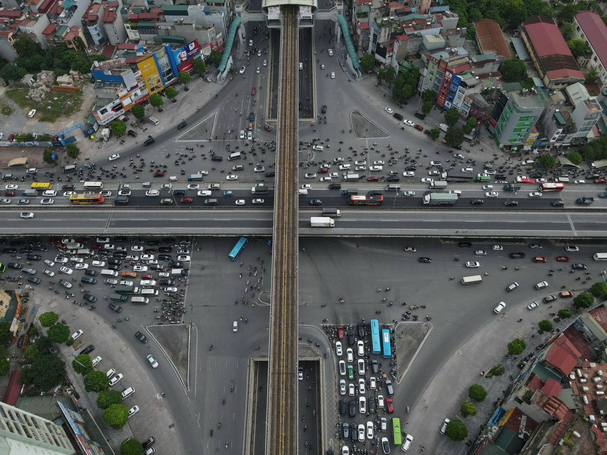 Tại đường Vành đai 3 trên cao ùn tắc hàng kilomet.