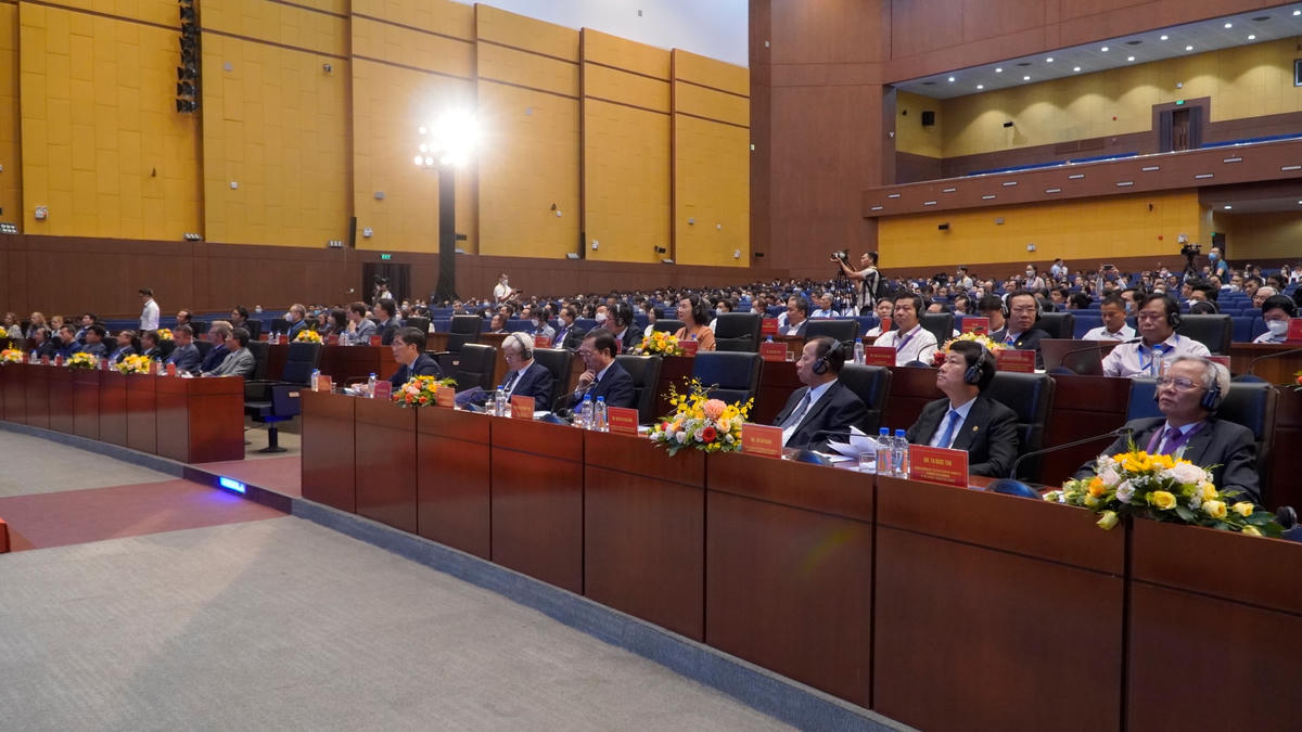 Các đại biểu trong nước và quốc tế tham dự diễn đàn.