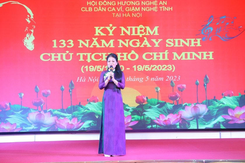 Ca sỹ Anh Thơ với ca khúc “Bác Hồ một tình yêu bao la”.