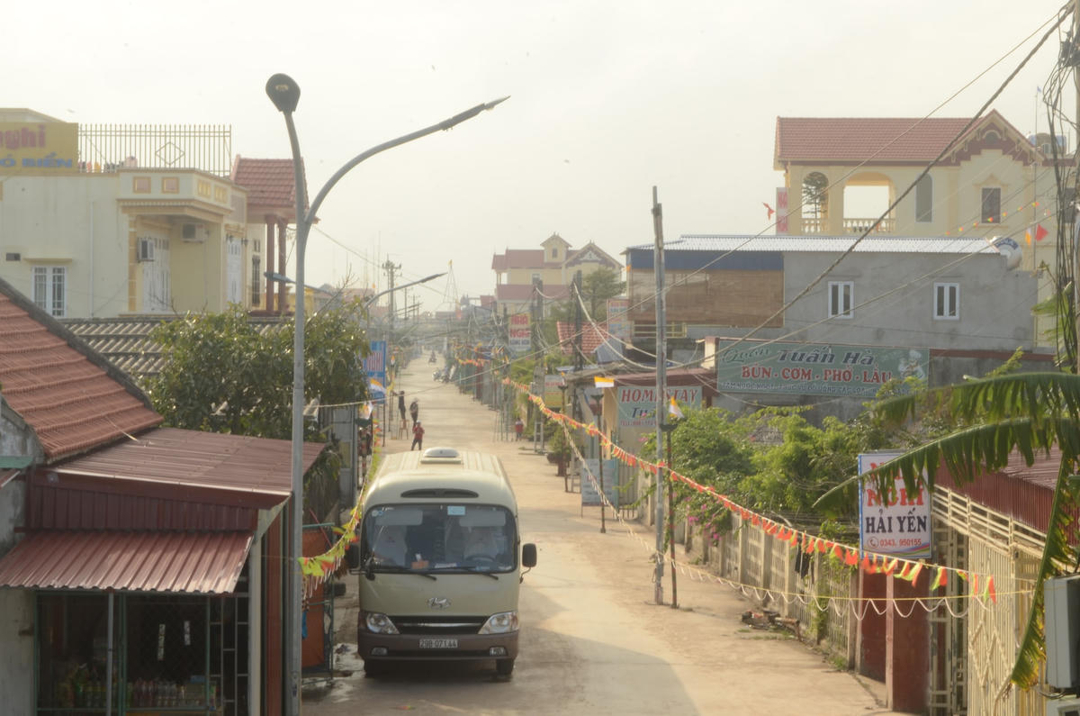 Sau sắp xếp, sáp nhập, hầu hết các thôn (xóm), tổ dân phố trên địa bàn tỉnh Nam Định đều tăng về quy mô dân số, mở rộng về diện tích đi liền với đòi hỏi năng lực của cán bộ cơ sở phải được nâng cao.