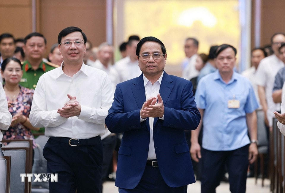 Thủ tướng Phạm Minh Chính đến dự Hội nghị toàn quốc sơ kết, đánh giá kết quả thực hiện việc tháo gỡ khó khăn, vướng mắc cho các dự án, đất đai. (Ảnh: Dương Giang/TTXVN)