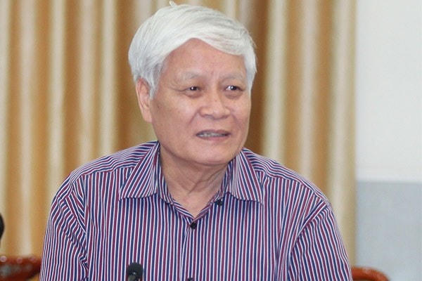 TS Nguyễn Viết Chức.  