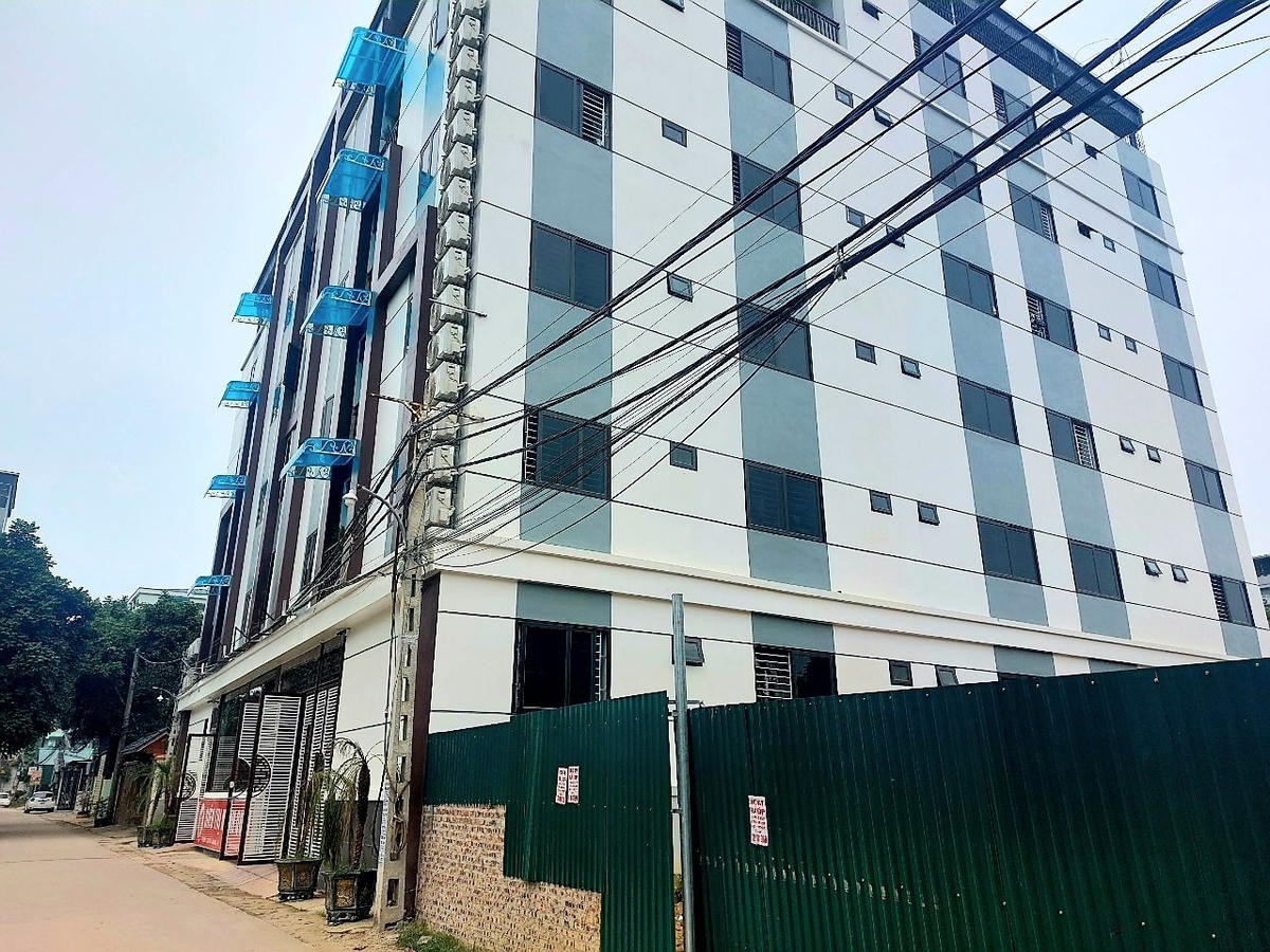 Tại khu 101ha, xã Thạch Hòa, “ăn theo” kế hoạch đưa sinh viên của Đại học Quốc gia Hà Nội lên Hoà Lạc và Khu công nghệ cao Láng - Hoà Lạc, nhiều người dân sống tại khu vực này đã xây dựng khách sạn, căn hộ cao cấp, chung cư mini với mục đích kinh doanh thương mại. Trên địa bàn xã có đến 171 chung cư mi ni, trong đó có 107 cơ sở thuộc phụ lục 3, Công an huyện quản lý và 64 cơ sở thuộc phụ lục 4, do chính quyền xã quản lý Nhà nước về PCCC.