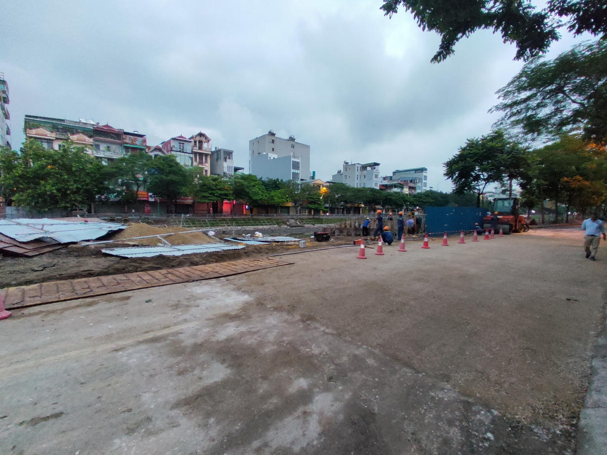 Mặt đường Vũ Tông Phan đã được xử lý.