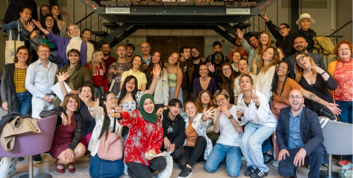 Thế hệ trẻ ngày càng vươn xa nhờ có nền tảng ngoại ngữ từ sớm.