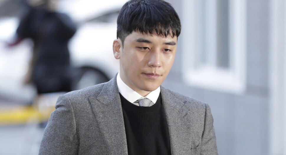 Cựu thành viên nhóm nhạc Big Bang – Seungri ra tù sớm. 