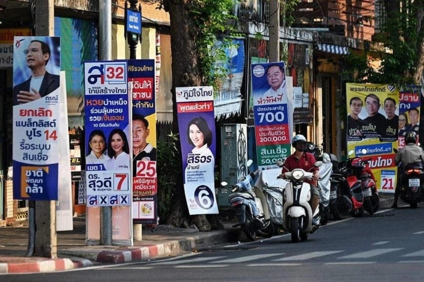 Băng-rôn bầu cử trên một đường phố ở thủ đô Bangkok (Thái Lan). Ảnh: AFP.