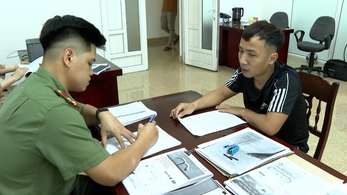Đối tượng Trần Việt Thành tại cơ quan Công an.
