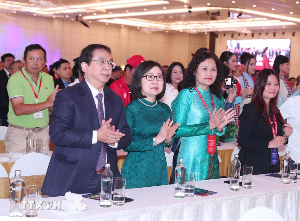 Các đại biểu dự lễ khai mạc. (Ảnh: Trọng Đức/TTXVN)