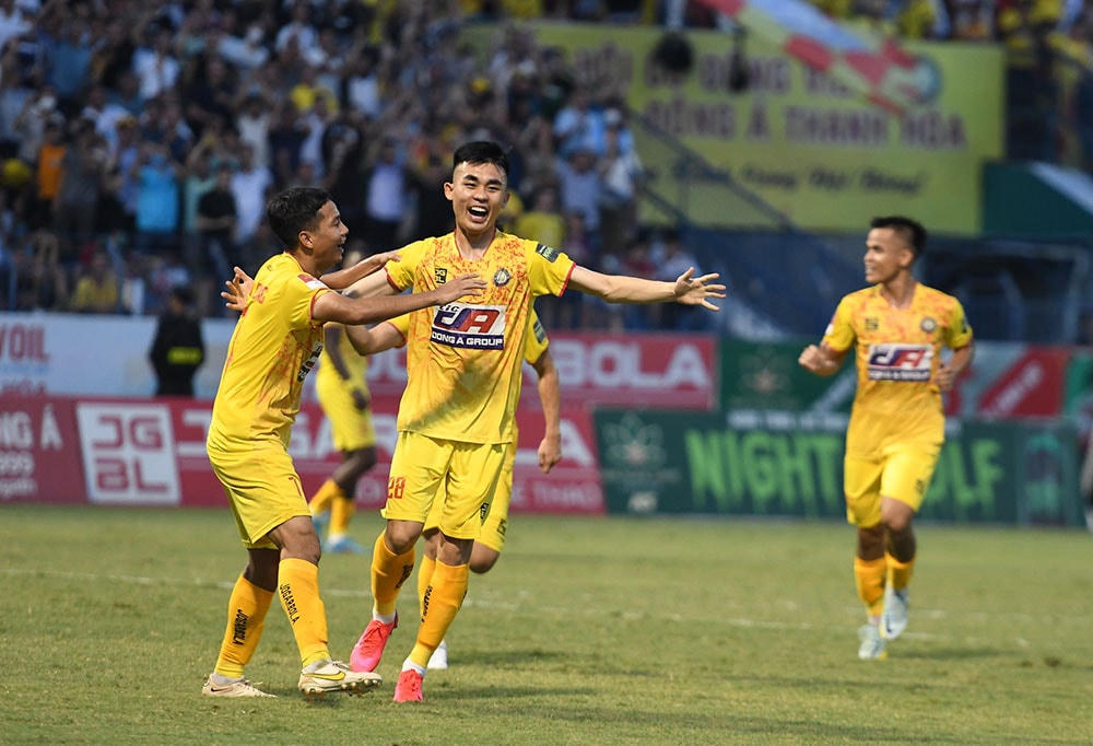 Đông Á Thanh Hóa đang bất bại và “bay cao” ở vị trí số 1 V.League.