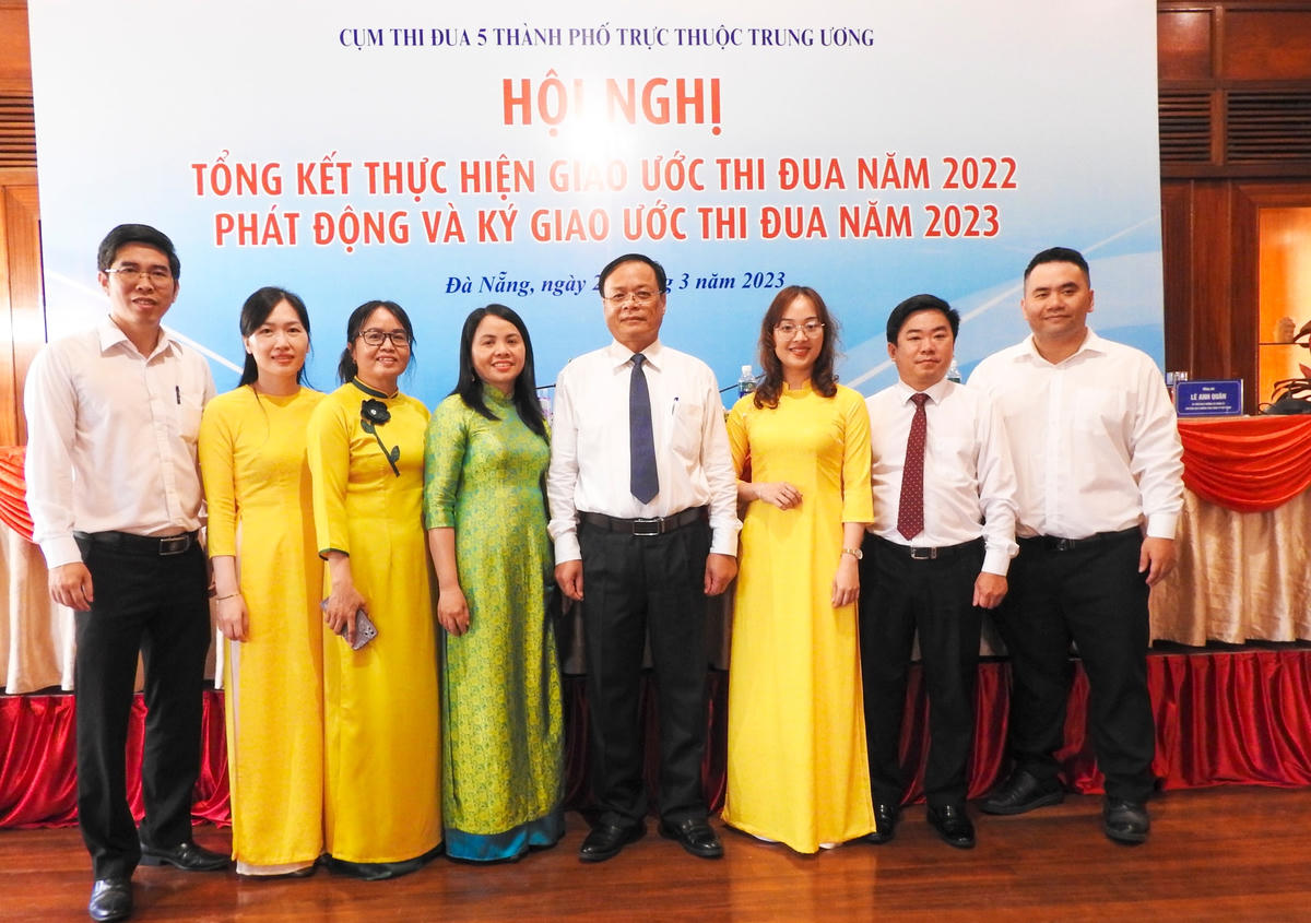 Đại biểu chụp ảnh lưu niệm tại Hội nghị. Ảnh: Thanh Tùng.