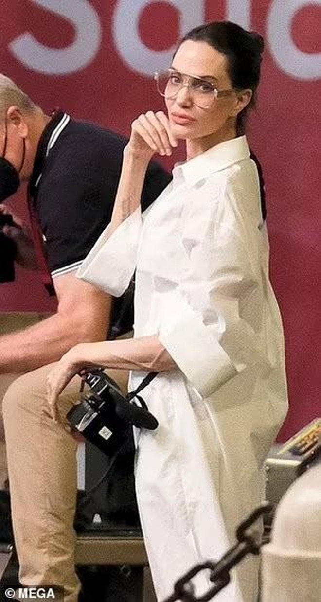Salma Hayek và Angelina Jolie hợp tác với nhau lần hai sau "bom tấn" siêu anh hùng The Eternals của nhà Marvel.  