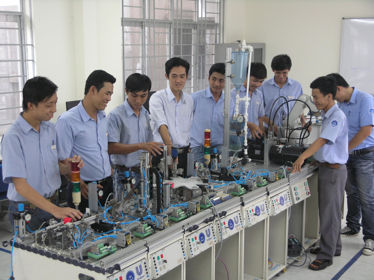 Khoa học công nghệ, công nghệ thông tin được dự báo sẽ đi đầu trong xu hướng chuyển đổi số. Ảnh: Hồng Phúc.
