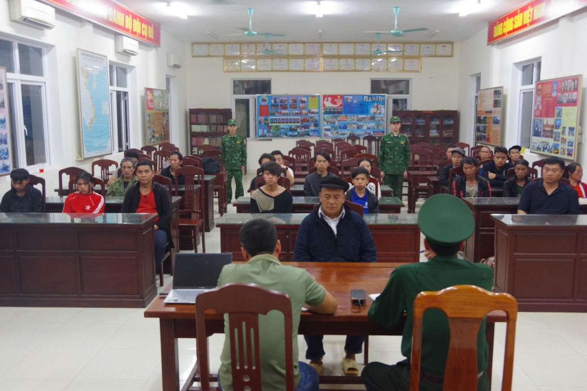 anh-dua-21-nguoi-vuot-bien-trai-phep.jpg