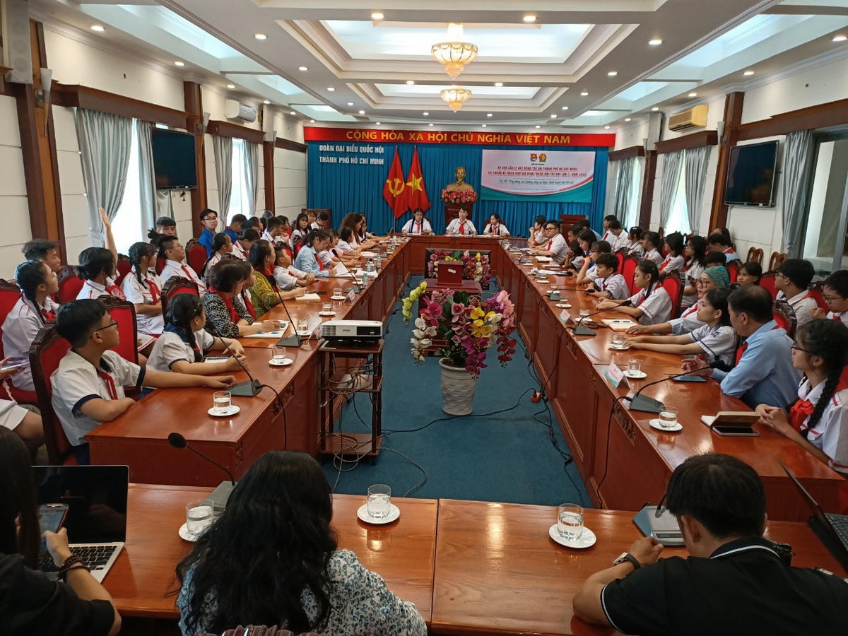 Quang cảnh kỳ họp lần 12 Hội đồng Trẻ em TP HCM. 