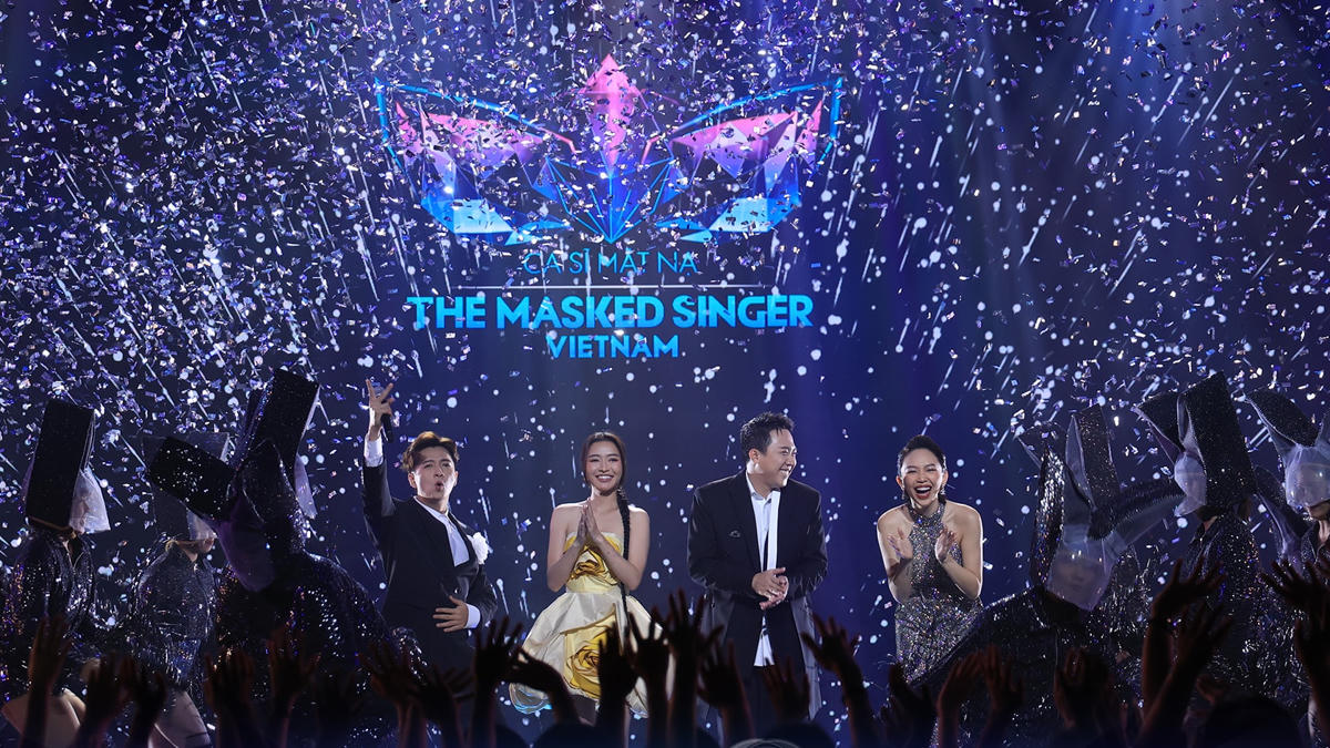 Trấn Thành (và Tóc Tiên) tiếp tục "ngự trị" ghế cố vấn. 