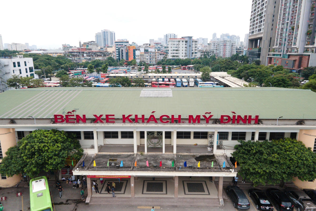 Người dân ùn ùn đổ ra bến xe trước kỳ nghỉ Lễ Quốc khánh 2-9