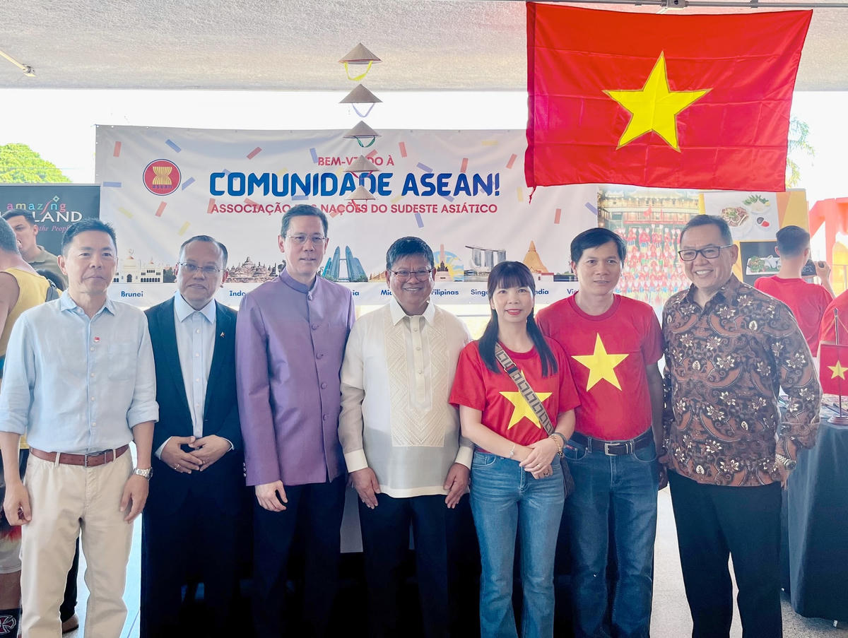 Đại sứ các nước ASEAN tại hội chợ