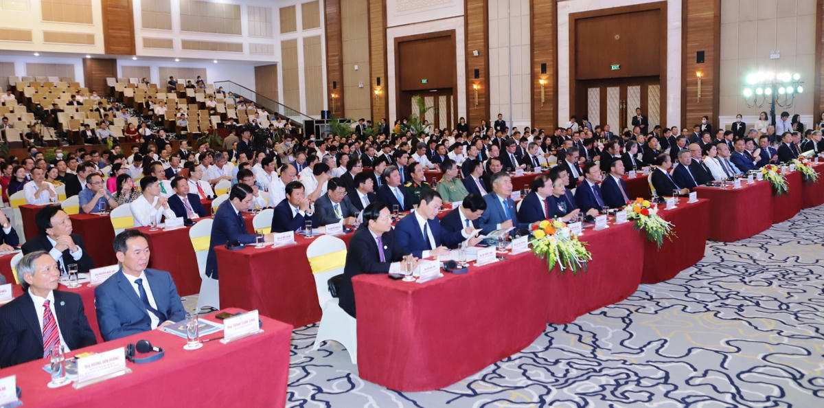 Các đại biểu tham dự hội nghị.