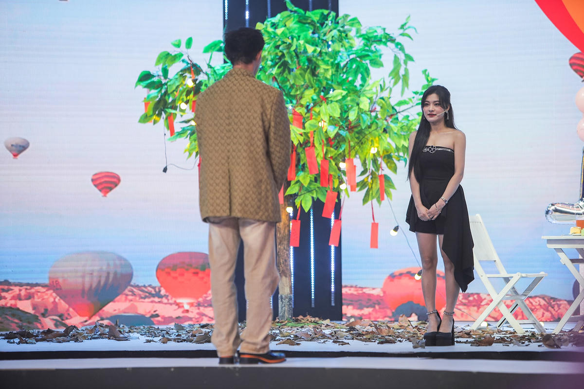 Dủ tỏ ra cứng rắn nhưng sau cánh gà, Linh Châu và Duy Luân vẫn rơi nước mắt vì bỏ lỡ nhau.