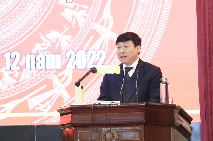 Phó Chủ tịch Ủy ban Mặt trận Tổ quốc Việt Nam thành phố Phạm Anh Tuấn phát biểu tại hội nghị.