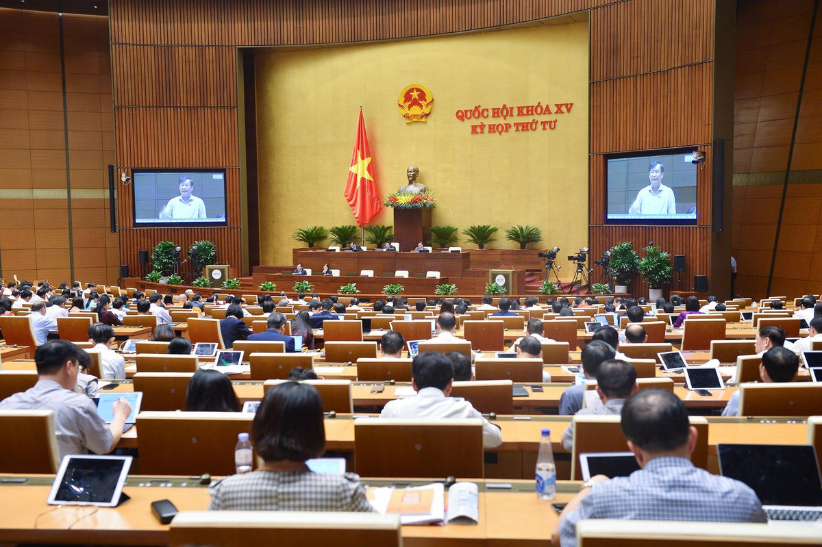Quang cảnh phiên họp ngày 8/11. Ảnh: Quang Vinh.