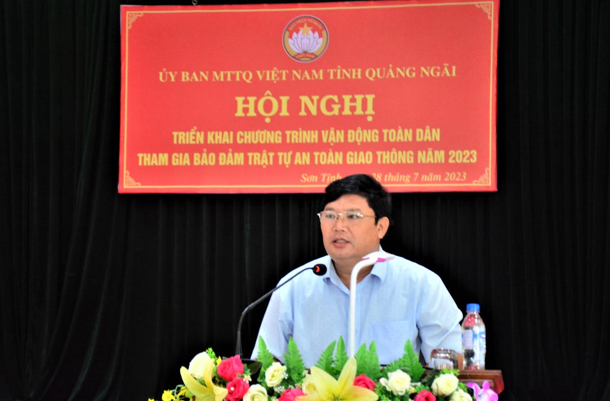Ông Bùi Đức Thọ, Phó Chủ tịch Ủy ban MTTQ Việt Nam tỉnh Quảng Ngãi phát biểu tại Hội nghị.